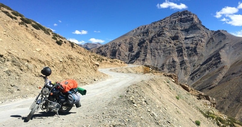 En 77 jours, il a parcouru 11 000 kilomètres sur sa moto à travers l'Inde et ses photos donnent envie de faire pareil