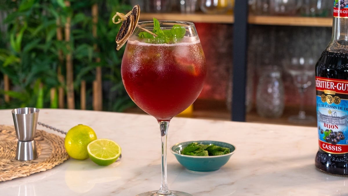 Voici votre nouveau cocktail préféré : le spritz à la crème de cassis !