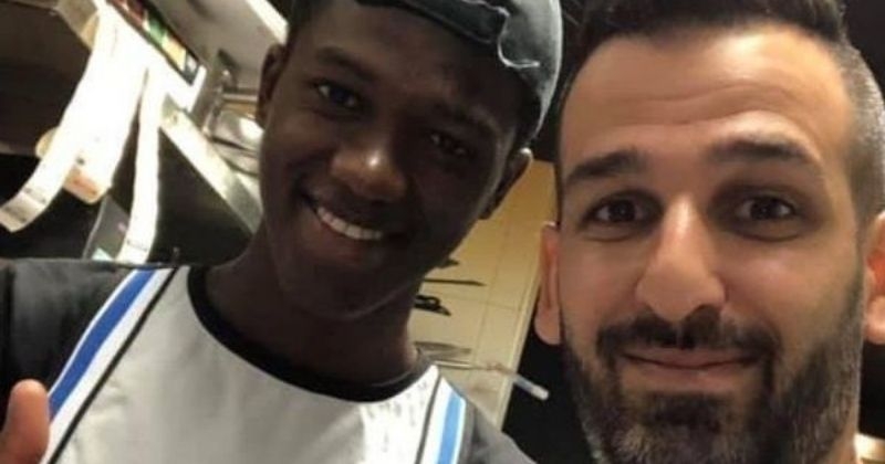 Cuisinier à Besançon, ce migrant guinéen, qui devait être expulsé, a obtenu un titre de séjour grâce à ses patrons