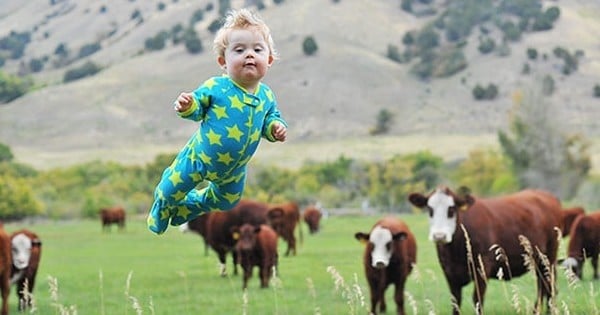 Un père offre des super-pouvoirs à son fils de un an... Et le résultat est juste époustouflant !