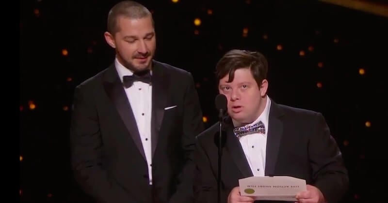 Cet acteur atteint de trisomie 21 a remis un Oscar, une grande première à Hollywood