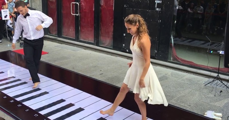 Leo Morenno et Sylvia Zotto, deux artistes incroyables qui jouent du du piano avec leurs pieds