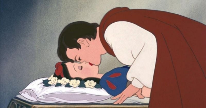 Quand la « cancel culture » fustige le baiser non consenti que le prince donne à Blanche-Neige