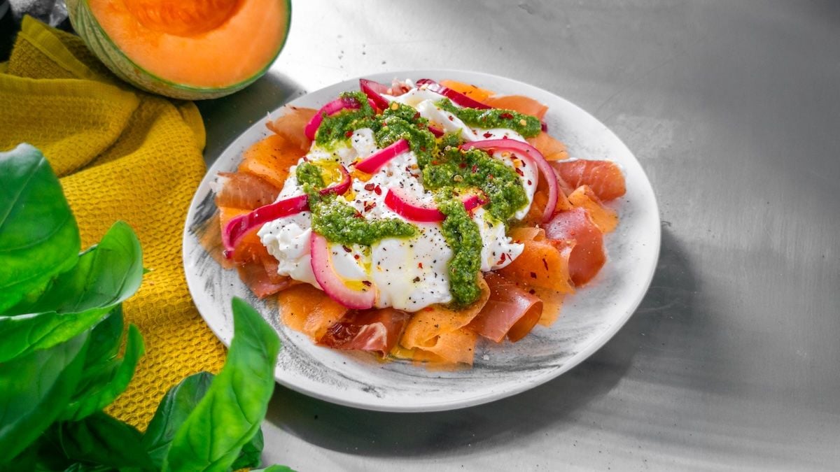 Carpaccio de melon, jambon cru et pesto