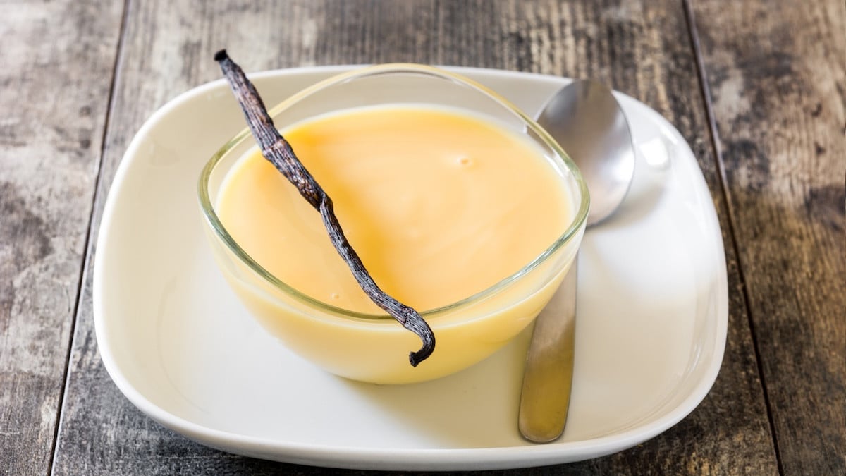 Pourquoi acheter des crèmes dessert quand on peut les faire maison ? La recette à la vanille ultra-simple et régressive