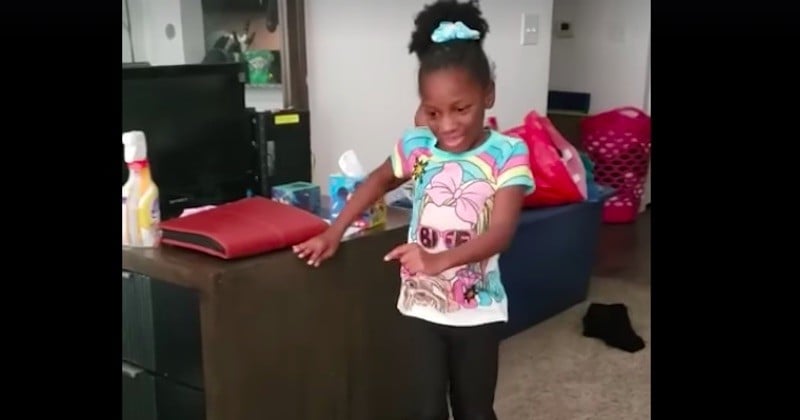 Souffrant de paralysie cérébrale, cette fillette de 6 ans surprend sa mère en marchant sans aide pour la première fois