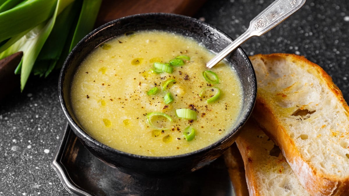 Soupe détox de légumes d'hiver : la recette facile parfaite après les excès des fêtes