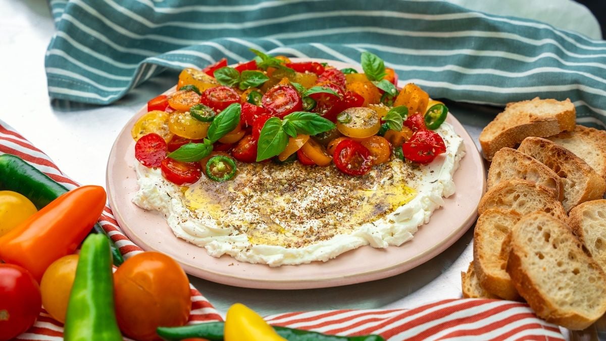 Une tartinade aux tomates pimentées, ça vous tente ? C'est absolument irrésistible et très simple à faire !