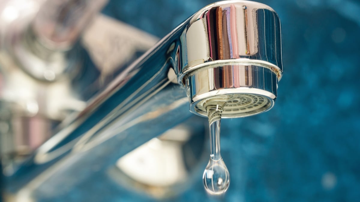 Cette ville alerte sur les dangers de boire l'eau du robinet à l'école 