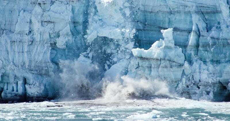 Groenland : le plus grand glacier d'Arctique est en train de se fissurer à cause des fortes températures