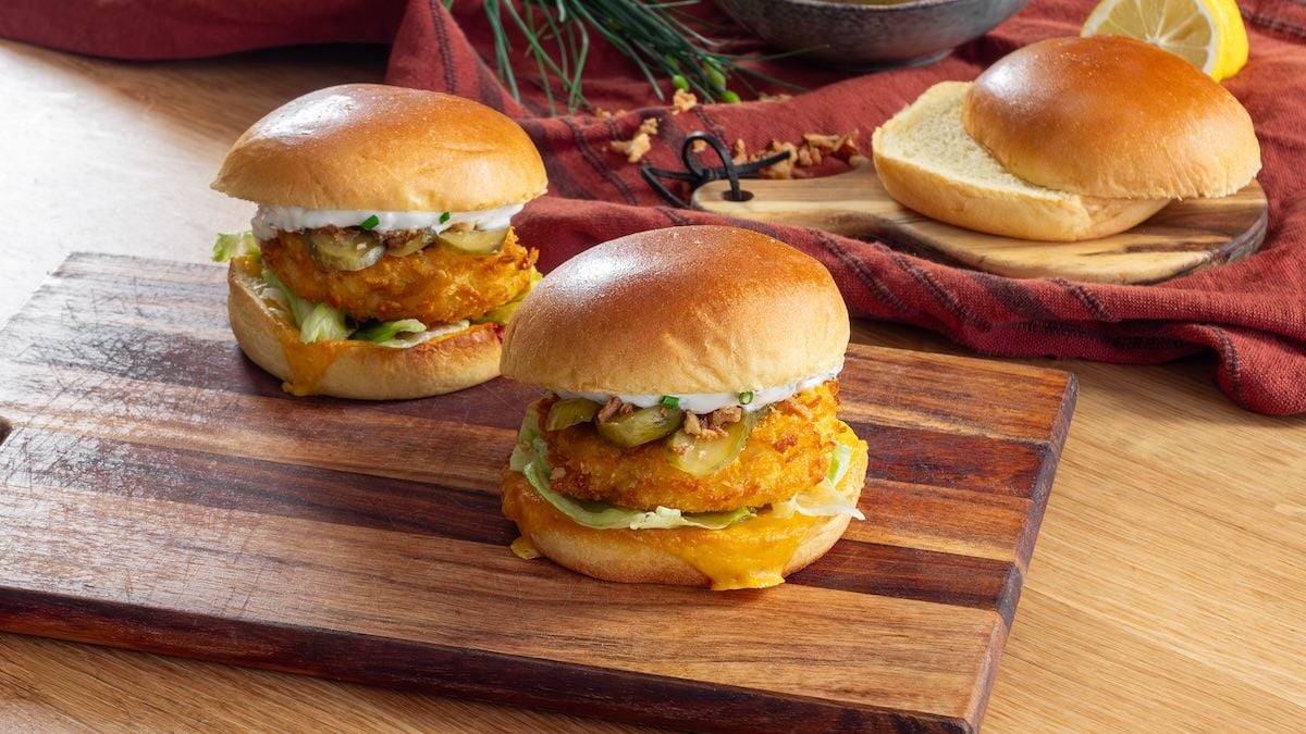 Le meilleur burger du monde ? Craquez vite pour cette recette façon crunchy ranch, c'est un vrai délice !