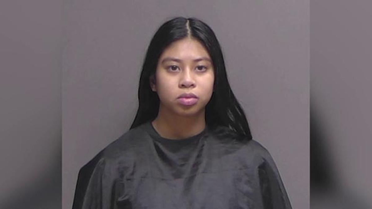 Une étudiante de 20 ans accouche dans les toilettes, laisse son bébé se noyer dans la cuvette et part jouer dans une pièce de théâtre