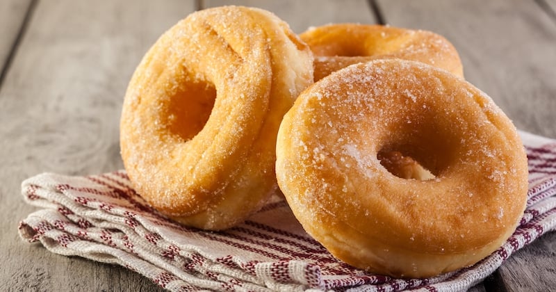 Des donuts avec seulement trois ingrédients ? C'est possible avec cette recette gourmande !
