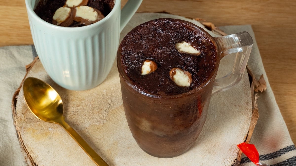 Envie urgente de chocolat ? Essayez notre mug cake au Nutella et aux Kinder, de la pure gourmandise !