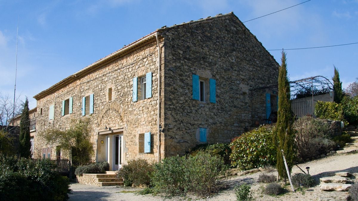 Traitement de faveur ? Un magistrat fait expulser une squatteuse de sa maison en 10 jours seulement