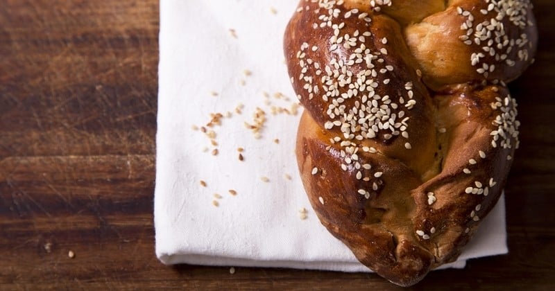 Lancez-vous dans les pâtisseries tressées avec le Pain Challah, gourmand et moelleux !