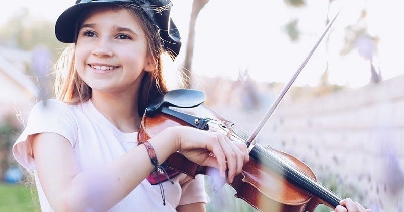 Karolina Protsenko, 11 ans, reprend le tube Dance Monkey au violon 