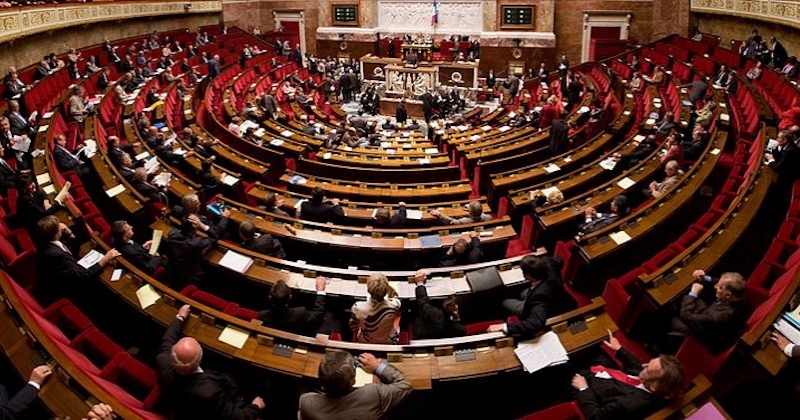 Coup de théâtre à l'Assemblée nationale, l'examen du texte sur le pass vaccinal a été suspendu après une séance très tendue