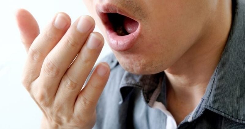 Voici comment lutter efficacement contre la mauvaise haleine