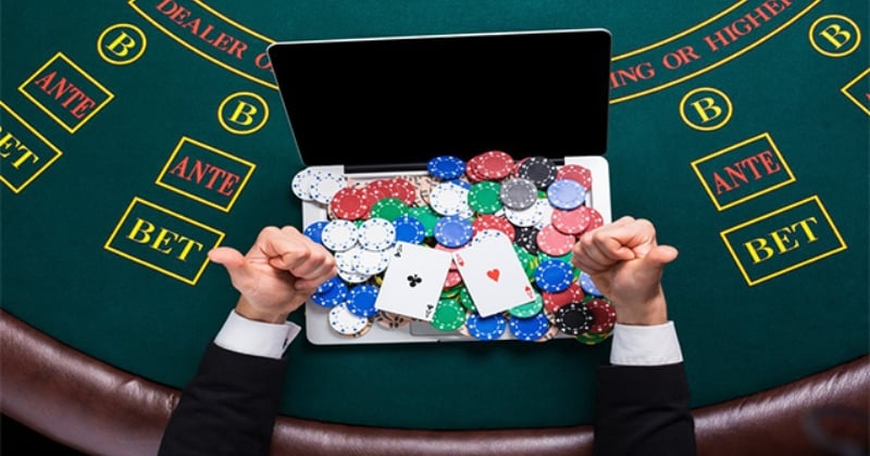 Comment tirer parti des jeux de casino en ligne lors de son voyage  ?