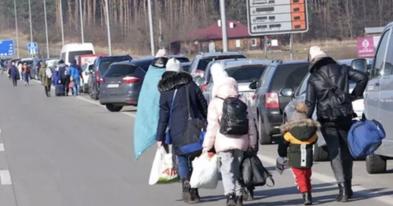 Ces Français qui parcourent des milliers de km en voiture pour secourir des Ukrainiens