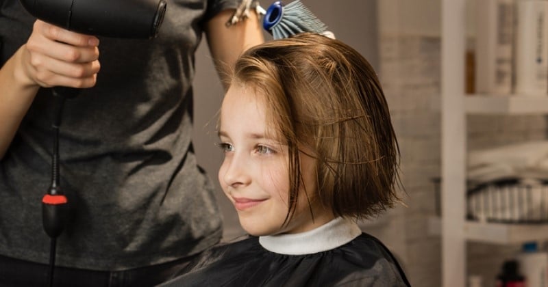 À 8 ans, elle se fait couper les cheveux sans la permission de sa maman... qui finit en larmes en voyant le résultat