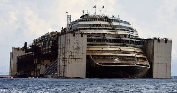 17 photos exceptionnelles et flippantes, de l'intérieur du Costa Concordia, qui avait fait naufrage en 2012