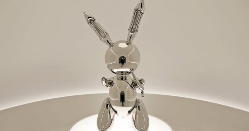 Le lapin de l'artiste Jeff Koons vendu 91,1 millions de dollars aux enchères, un record pour un artiste vivant 