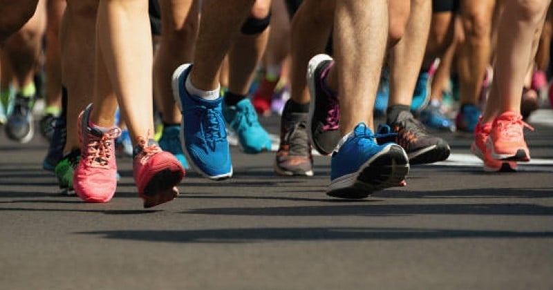 Alors qu'il participait à un semi-marathon, cet homme a sauvé la vie à deux autres coureurs