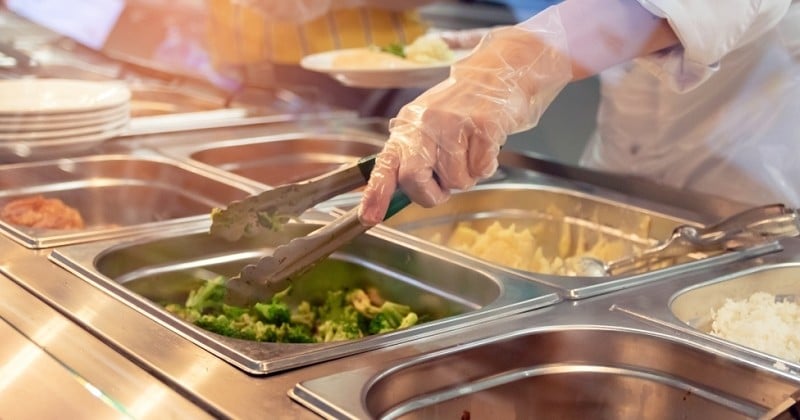 Régime pain sec et eau pour deux enfants dont les parents ne payaient plus la cantine, dans une école de l'Allier