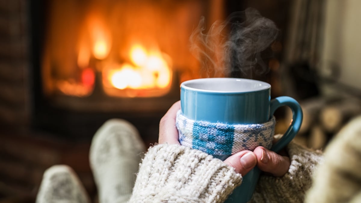 Voici quelques astuces pour rester au chaud chez soi sans mettre le chauffage 