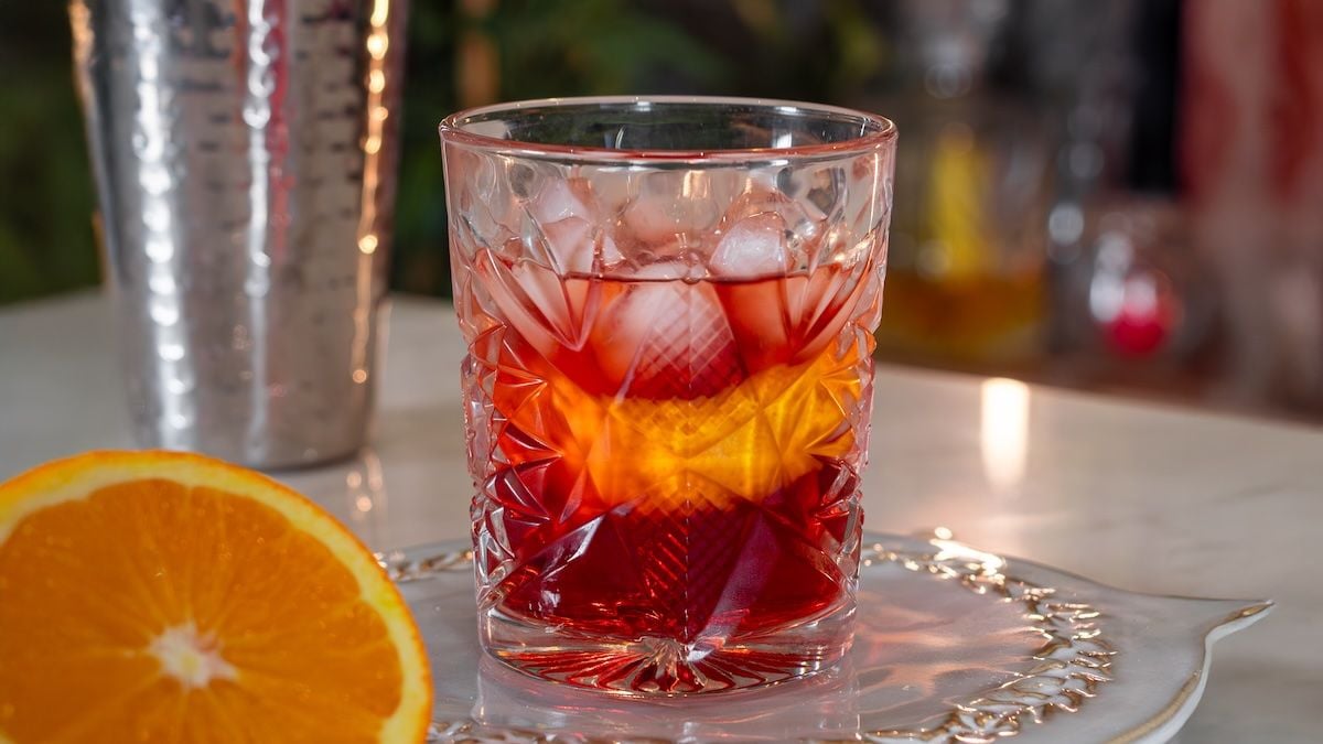 Voici la recette originelle du Negroni, un cocktail intemporel facile à réaliser