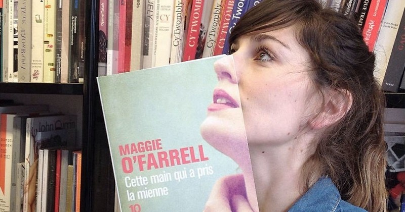 Une librairie bordelaise poste sur Instagram de somptueuses photos de ses employés remplaçant des parties du corps par des couvertures de livres 