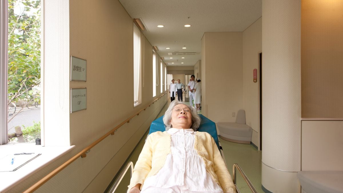 Une patiente de 99 ans abandonnée sur un brancard pendant 64 heures aux urgences, sa famille n'en revient pas