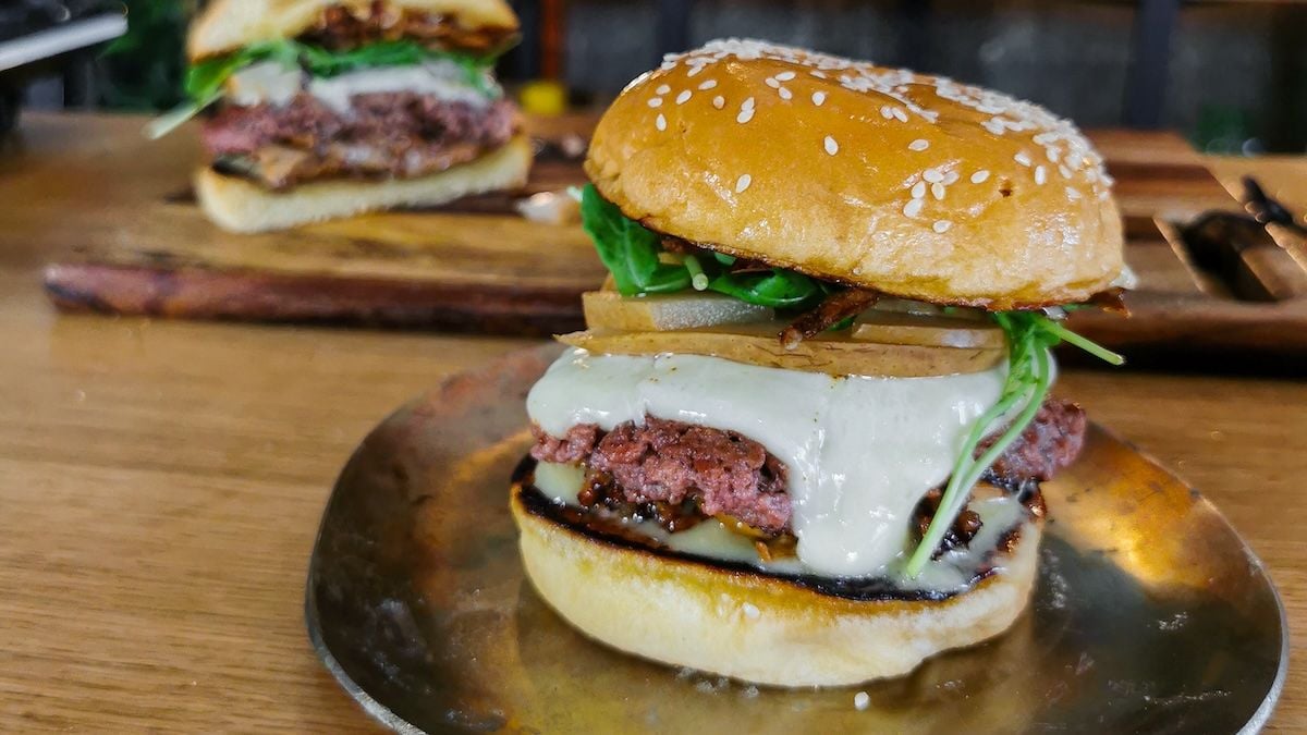 Le champion du monde de burger nous partage sa recette très gourmande de burger automnal !