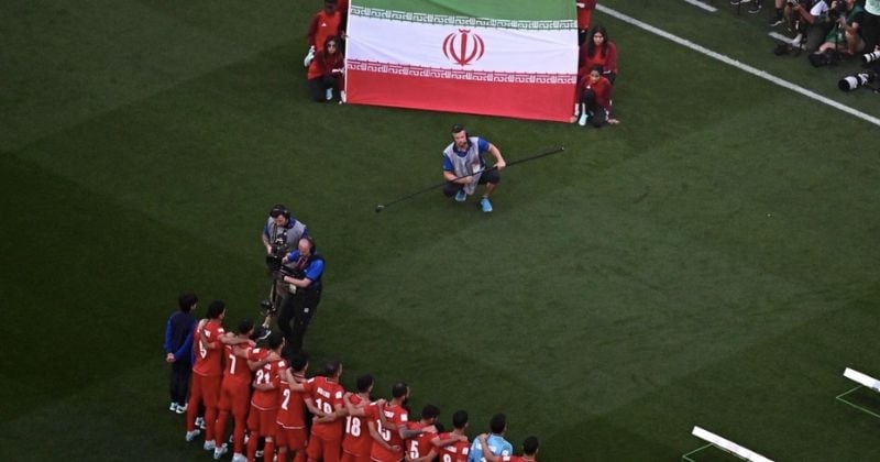 Mondial 2022 : le geste fort des Iraniens qui refusent de chanter leur hymne national en soutien aux manifestants de leur pays