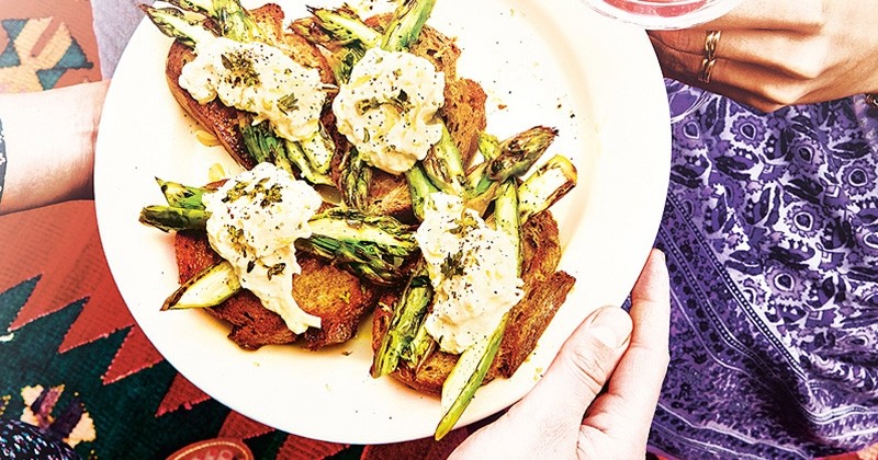 Recette Bruschettas aux asperges Bruschettas aux asperges grillées et burrata pour 4