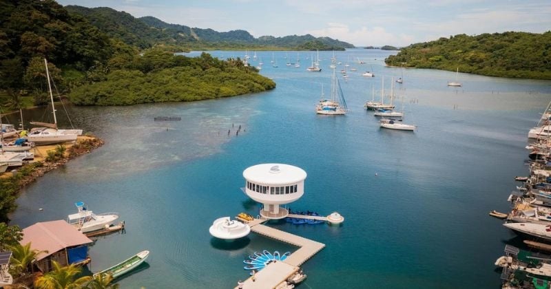 Esta casa flotante autosuficiente y de última generación es increíble