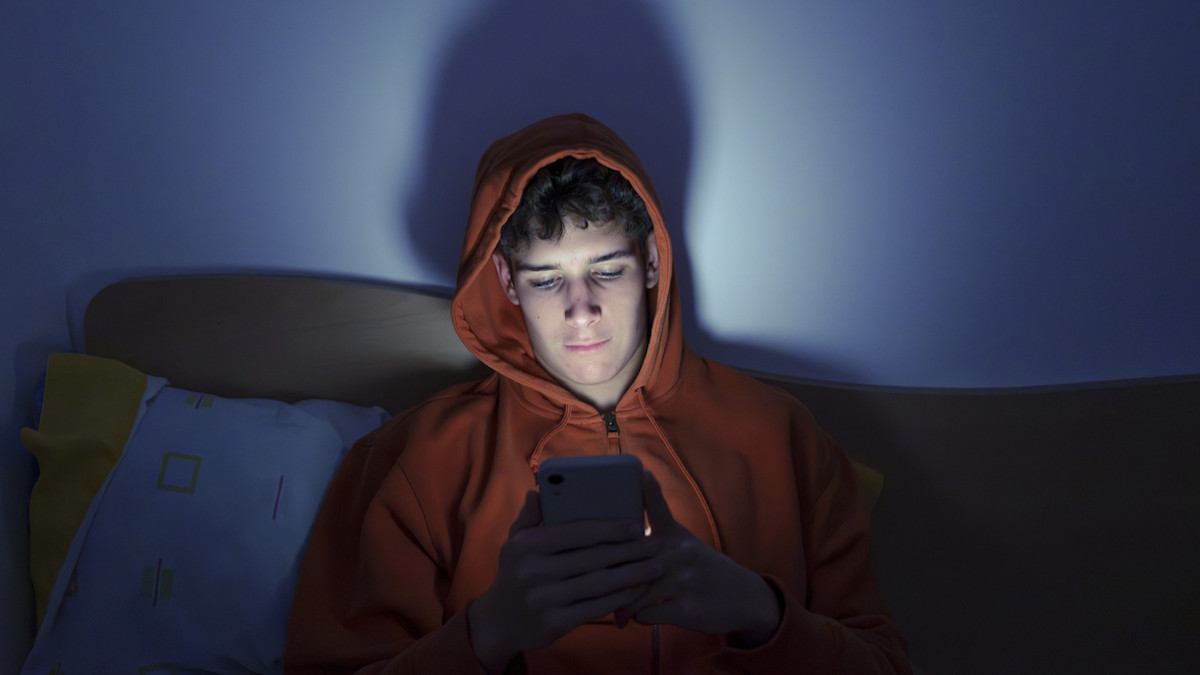 Influencé par une tendance Tiktok, un ado de 17 ans... boit son propre sang et finit à l'hôpital 