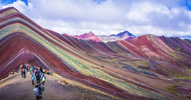 Cette randonnée au coeur de la cordillère des Andes vous mènera à la « montagne arc-en-ciel »