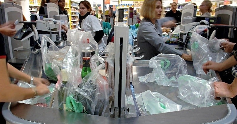La consommation australienne de sacs plastiques en baisse de 80 % à la suite de son interdiction dans les supermarchés