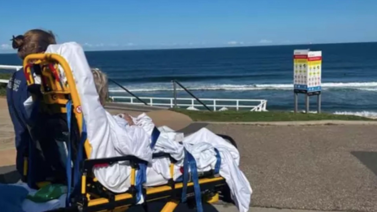 À 94 ans, elle réalise son dernier rêve, grâce à des ambulanciers, avant de pousser son dernier souffle