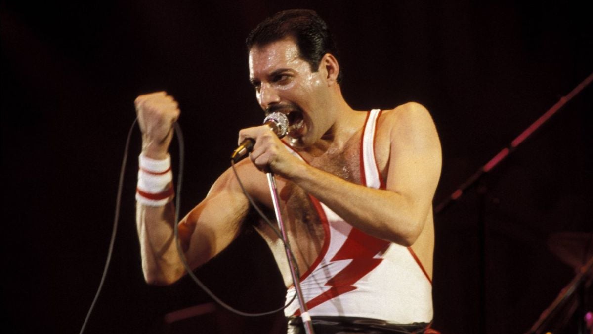 À 48 ans, elle révèle être la fille cachée de Freddie Mercury et le prouve en dévoilant l'incroyable cadeau que lui a légué son père
