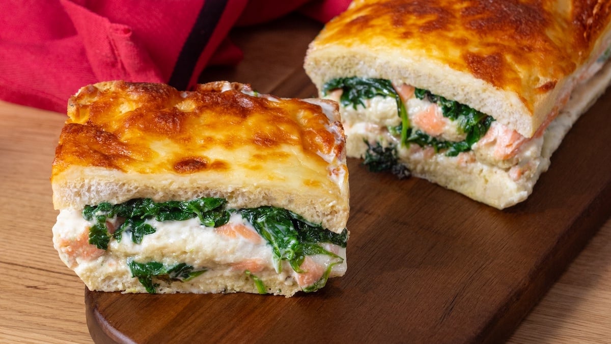 Le croque-cake au saumon et aux épinards, la recette gourmande et originale du jour à tester de toute urgence !