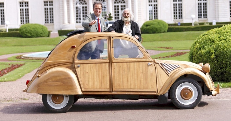 	Un menuisier à la retraite créé une 2CV en bois unique au monde qui sera vendue aux enchères