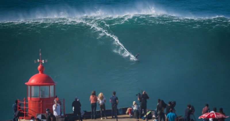 Nazaré : il bat le record du monde en surfant une vague d'une hauteur de 26 mètres