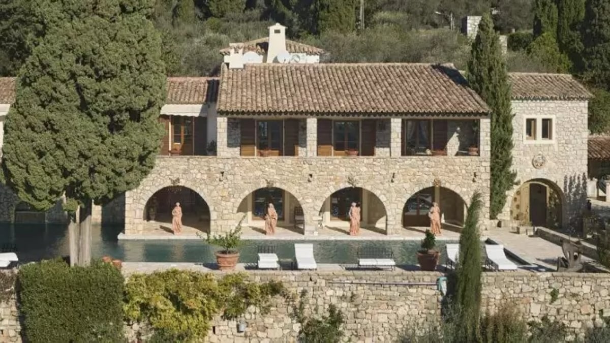 Cette maison de rêve ayant appartenu à une légende du cinéma français est en vente sur la Côte-d'Azur