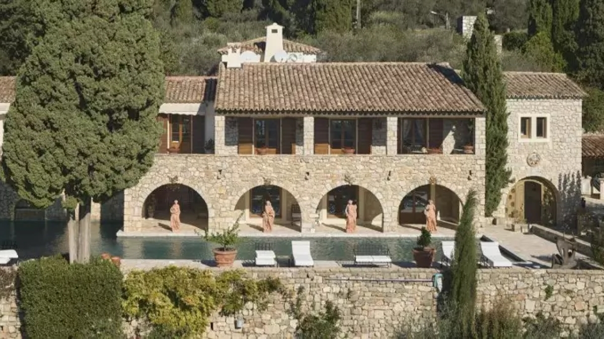 Cette maison de rêve ayant appartenu à une légende du cinéma français est en vente sur la Côte-d'Azur