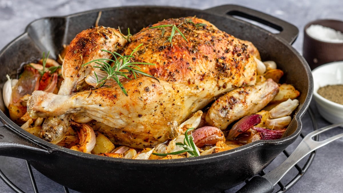 Le poulet rôti du dimanche qui réunit toute la famille autour de la table