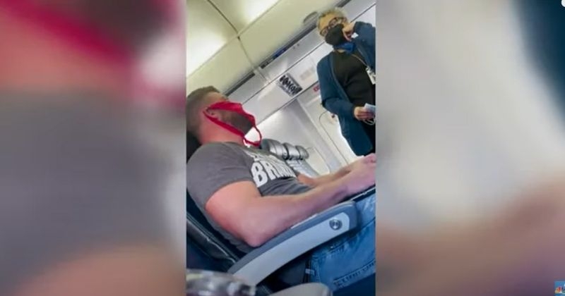 Un homme débarqué d'un avion pour avoir porté un... string à la place de son masque chirurgical